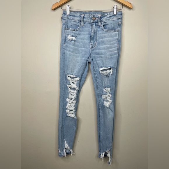 American Eagle Distressed Jeans Sz 6 Short - Picture 1 of 5